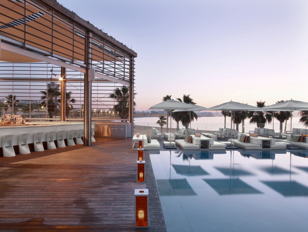 W Barcelona - WET® Bar at night 3
